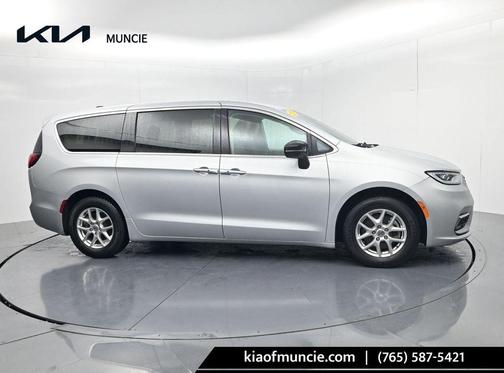 Silver Mist Clearcoat 2024 Chrysler Pacifica Touring-L