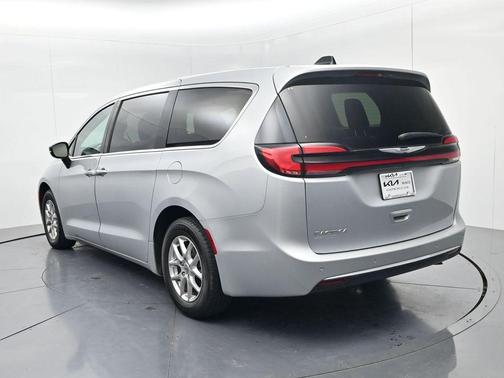 Silver Mist Clearcoat 2024 Chrysler Pacifica Touring-L