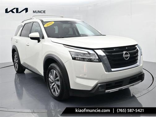 2022 Nissan Pathfinder SL