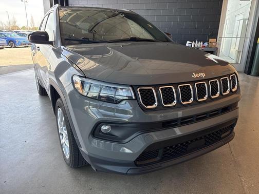 2023 Jeep Compass Latitude Lux