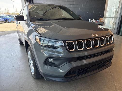2023 Jeep Compass Latitude Lux