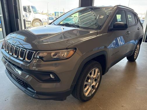 2023 Jeep Compass Latitude Lux