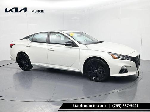 Pearl White Tri-Coat 2022 Nissan Altima 2.5 SR