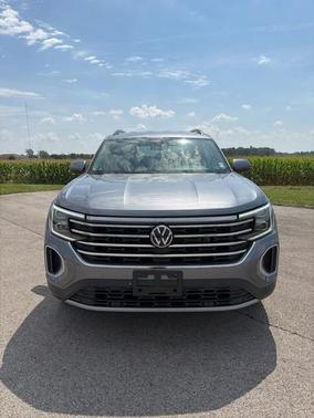 Platinum Gray Metallic 2024 Volkswagen Atlas 2.0T SE