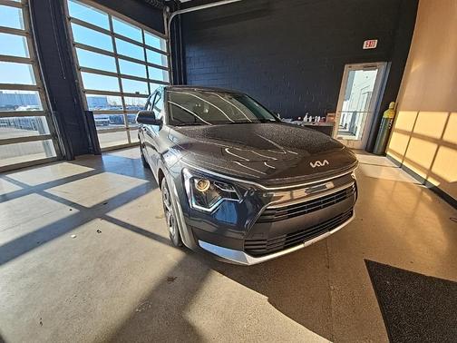 2023 Kia Niro LX