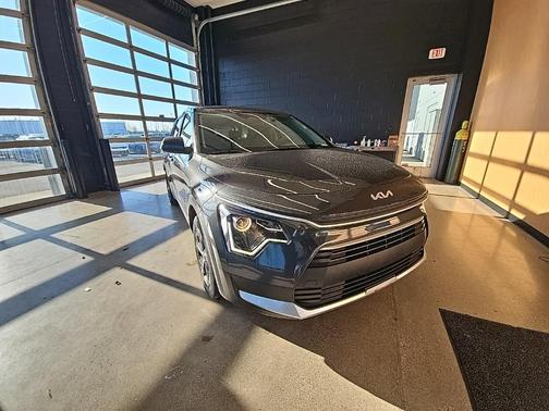2023 Kia Niro LX