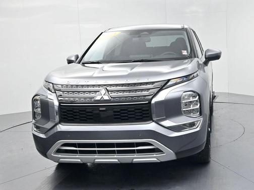 Alloy Silver Metallic 2024 Mitsubishi Outlander SE