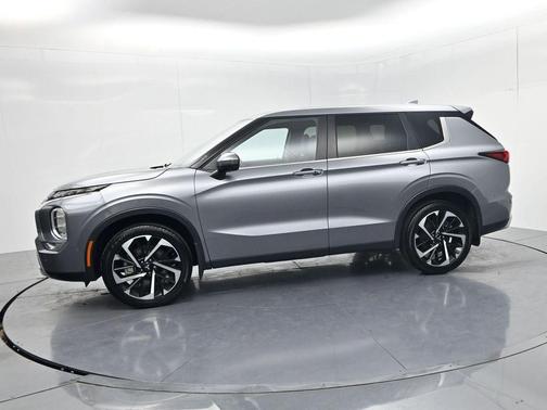 Alloy Silver Metallic 2024 Mitsubishi Outlander SE