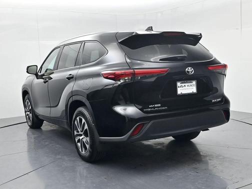 Midnight Black Metallic 2023 Toyota Highlander XLE