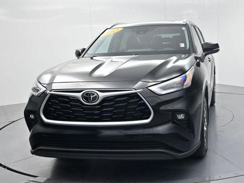 Midnight Black Metallic 2023 Toyota Highlander XLE