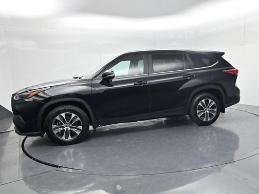 Midnight Black Metallic 2023 Toyota Highlander XLE