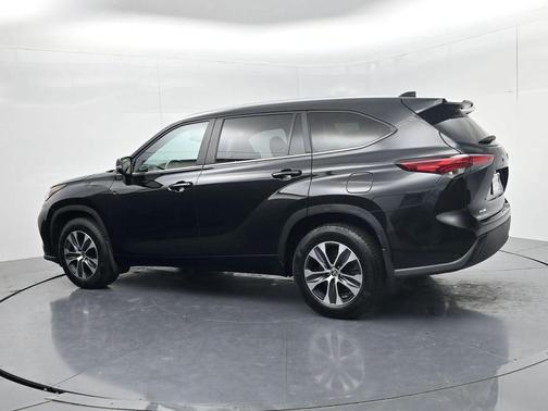 Midnight Black Metallic 2023 Toyota Highlander XLE
