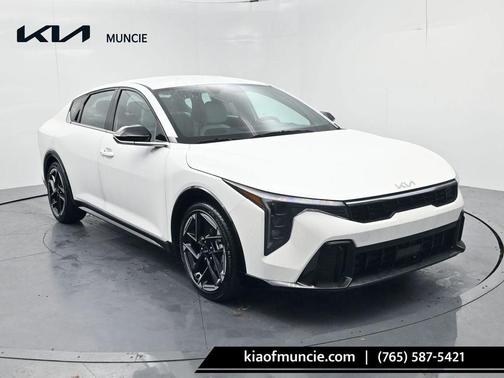 Snow White Pearl 2026 Kia K4 GT-LINE