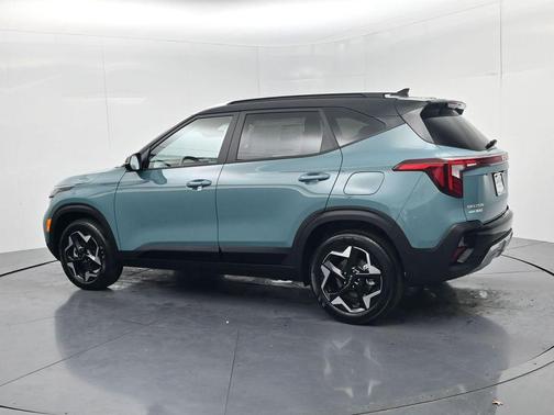 Blue / Black 2026 Kia Seltos S