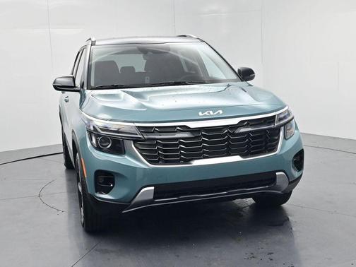 Blue / Black 2026 Kia Seltos S