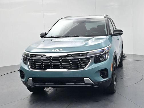 Blue / Black 2026 Kia Seltos S