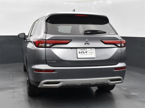 2023 Mitsubishi Outlander SE
