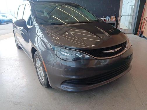 2020 Chrysler Voyager LX