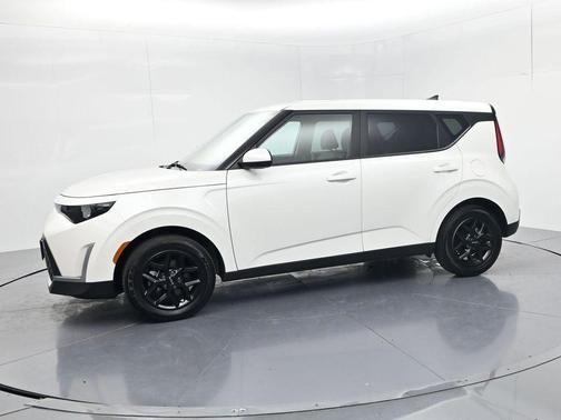 Snow White Pearl 2025 Kia Soul LX
