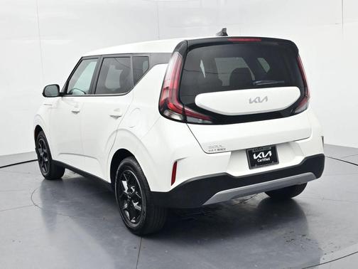 Snow White Pearl 2025 Kia Soul LX