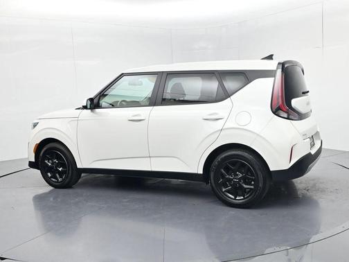 Snow White Pearl 2025 Kia Soul LX
