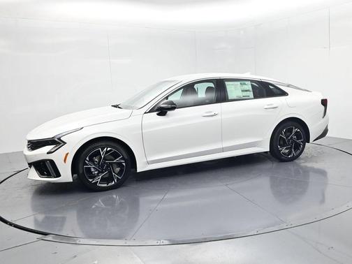 Snow White Pearl 2026 Kia K5 GT-Line