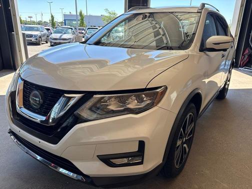 White 2018 Nissan Rogue