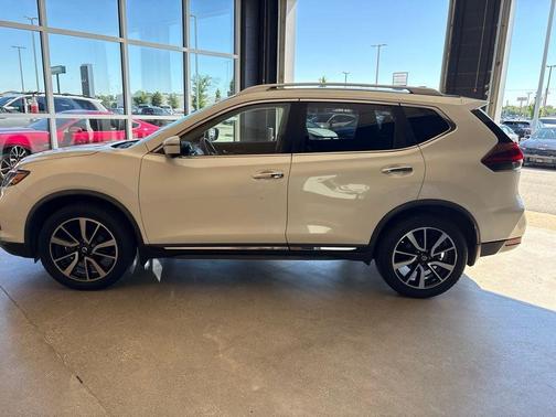 Pearl White 2018 Nissan Rogue SL
