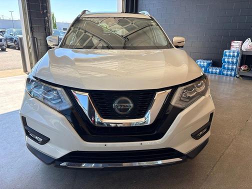 White 2018 Nissan Rogue