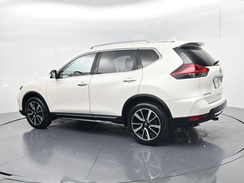 Pearl White 2018 Nissan Rogue SL