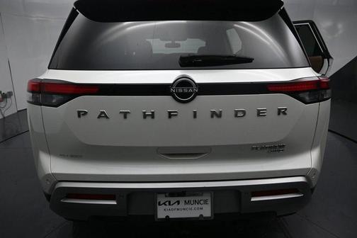Pearl White Tricoat / Super Black 2022 Nissan Pathfinder Platinum