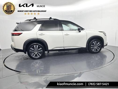 Pearl White Tricoat / Super Black 2022 Nissan Pathfinder Platinum