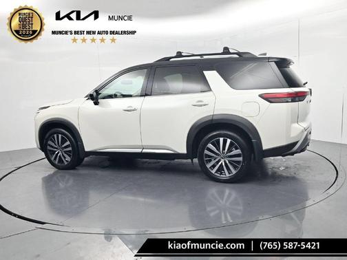 Pearl White Tricoat / Super Black 2022 Nissan Pathfinder Platinum