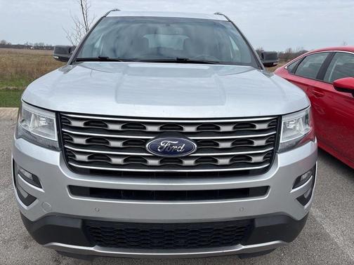 Ingot Silver 2017 Ford Explorer XLT