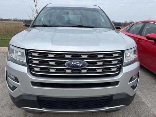 Ingot Silver 2017 Ford Explorer XLT