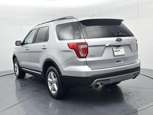 Ingot Silver 2017 Ford Explorer XLT
