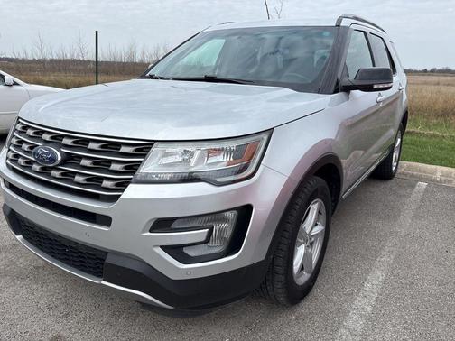 Ingot Silver 2017 Ford Explorer XLT