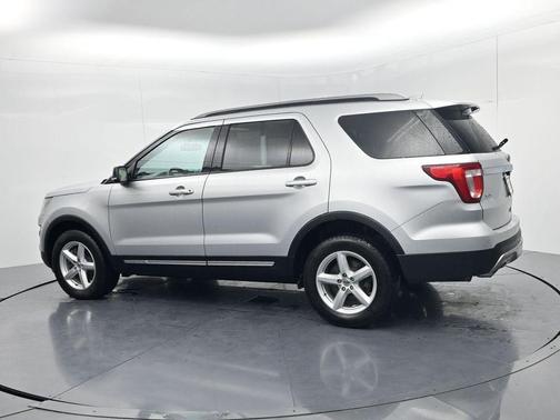 Ingot Silver 2017 Ford Explorer XLT