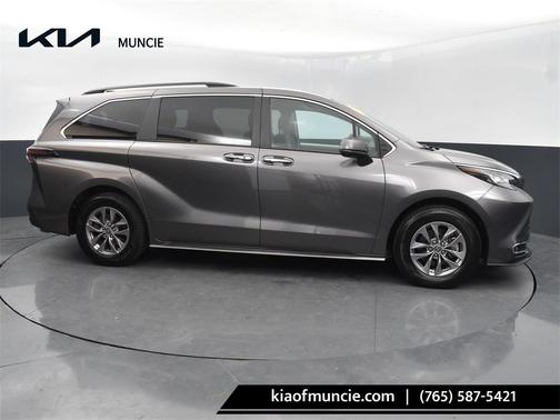 2023 Toyota Sienna XLE