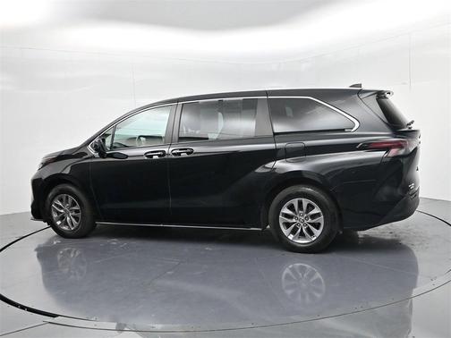 2023 Toyota Sienna LE