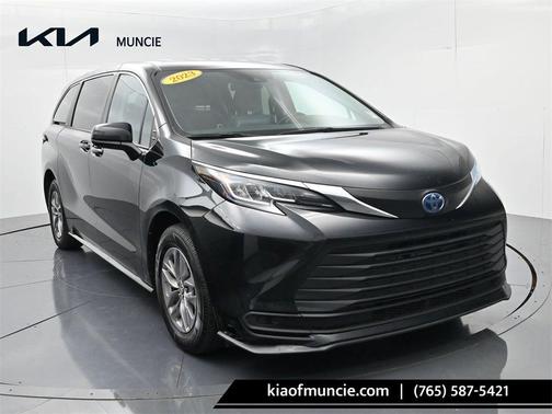 2023 Toyota Sienna LE