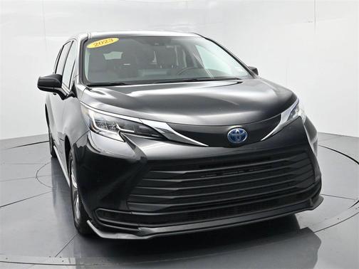 2023 Toyota Sienna LE