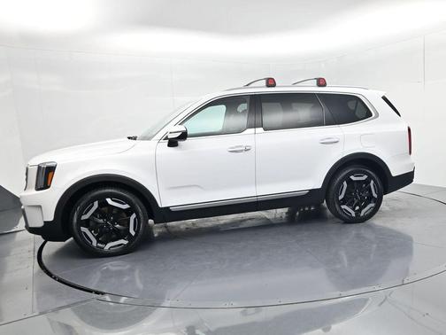 Glacial White Pearl 2023 Kia Telluride S