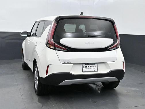 Snow White Pearl 2025 Kia Soul LX