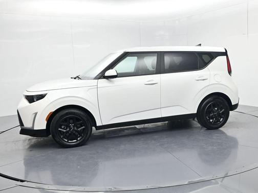 Snow White Pearl 2025 Kia Soul LX