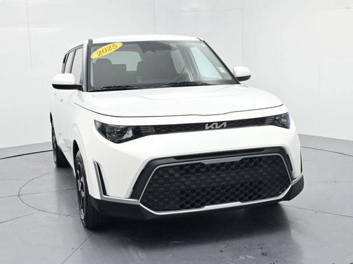 Snow White Pearl 2025 Kia Soul LX