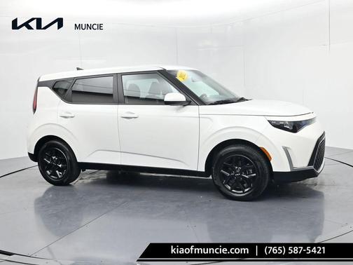 Snow White Pearl 2025 Kia Soul LX