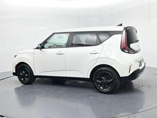 Snow White Pearl 2025 Kia Soul LX