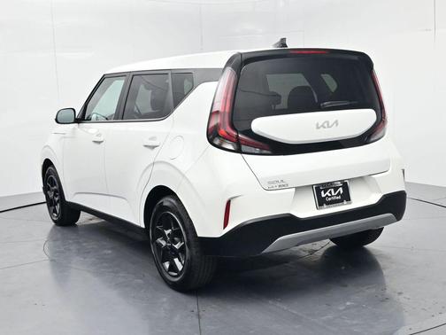 Snow White Pearl 2025 Kia Soul LX