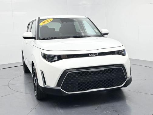 Snow White Pearl 2025 Kia Soul LX